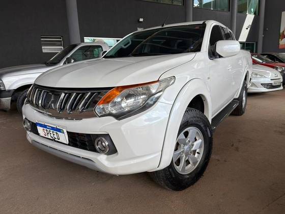 MITSUBISHI L200 TRITON 2.4 16V TURBO DIESEL SPORT GL CD 4P 4X4 MANUAL MITSUBISHI L200 TRITON 2.4 16V TURBO DIESEL SPORT GL CD 4P 4X4 MANUAL